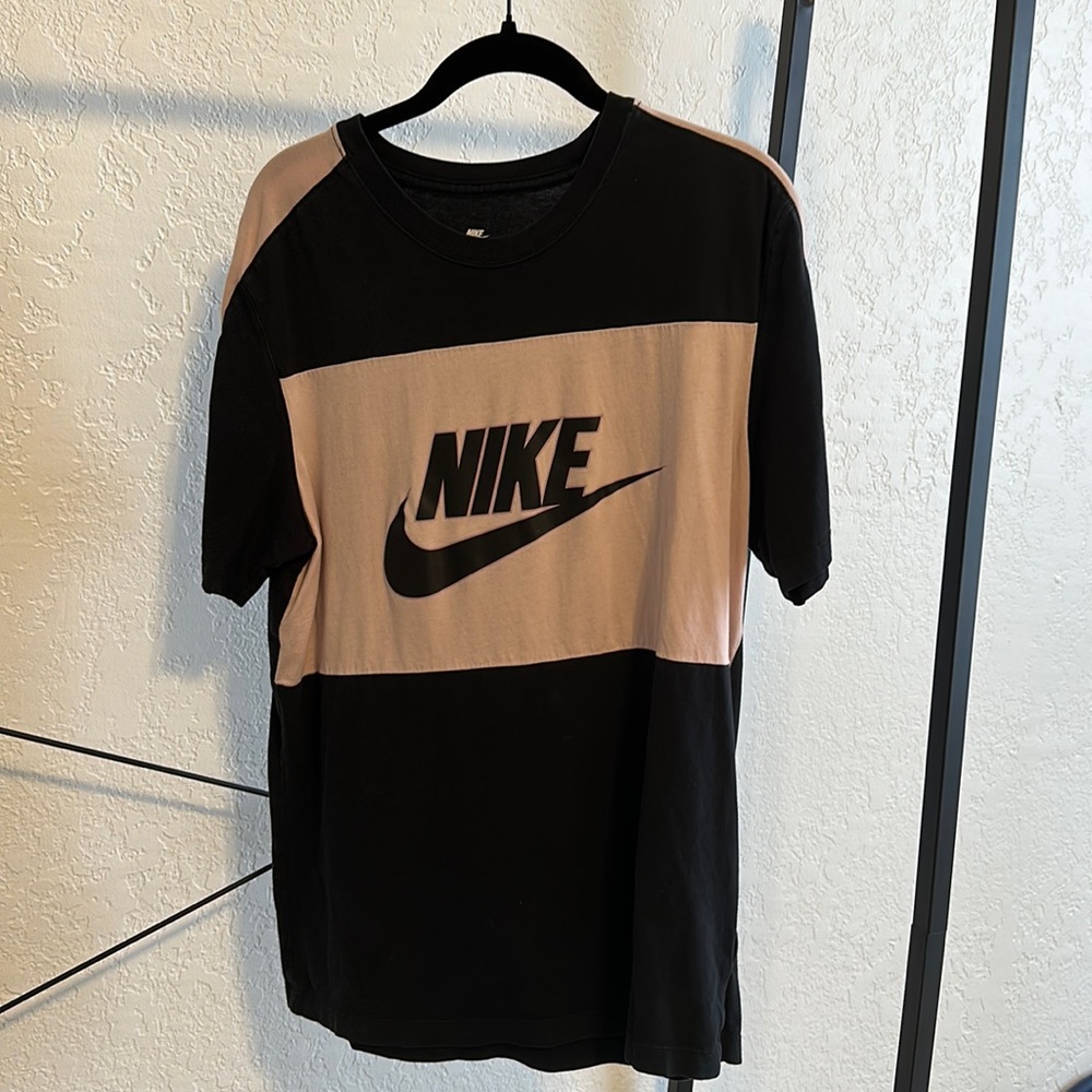 Men’s medium Nike shirt
